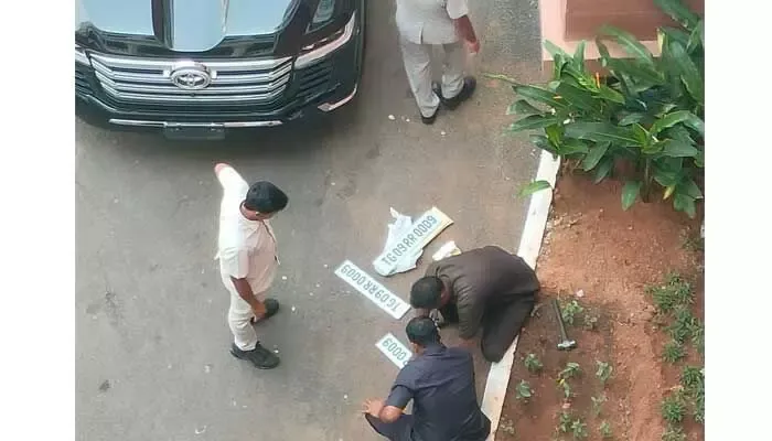 CM CONVOY: సీఎం వాహనాలకు ఏం చేశారో తెలుసా..