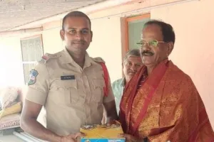 Bheemadevarapally, Kothapally: రిటైర్డ్ ఏసీపీ ని సన్మానించిన ముల్కనూర్ ఎస్సై 