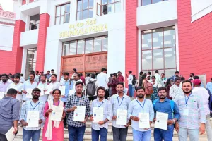 Bheemadevarapally: ల్యాండ్ సర్వేయర్ లైసెన్స్డ్  సర్టిఫికెట్ పొందిన మండలవాసులు