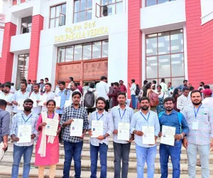 Bheemadevarapally: ల్యాండ్ సర్వేయర్ లైసెన్స్డ్  సర్టిఫికెట్ పొందిన మండలవాసులు